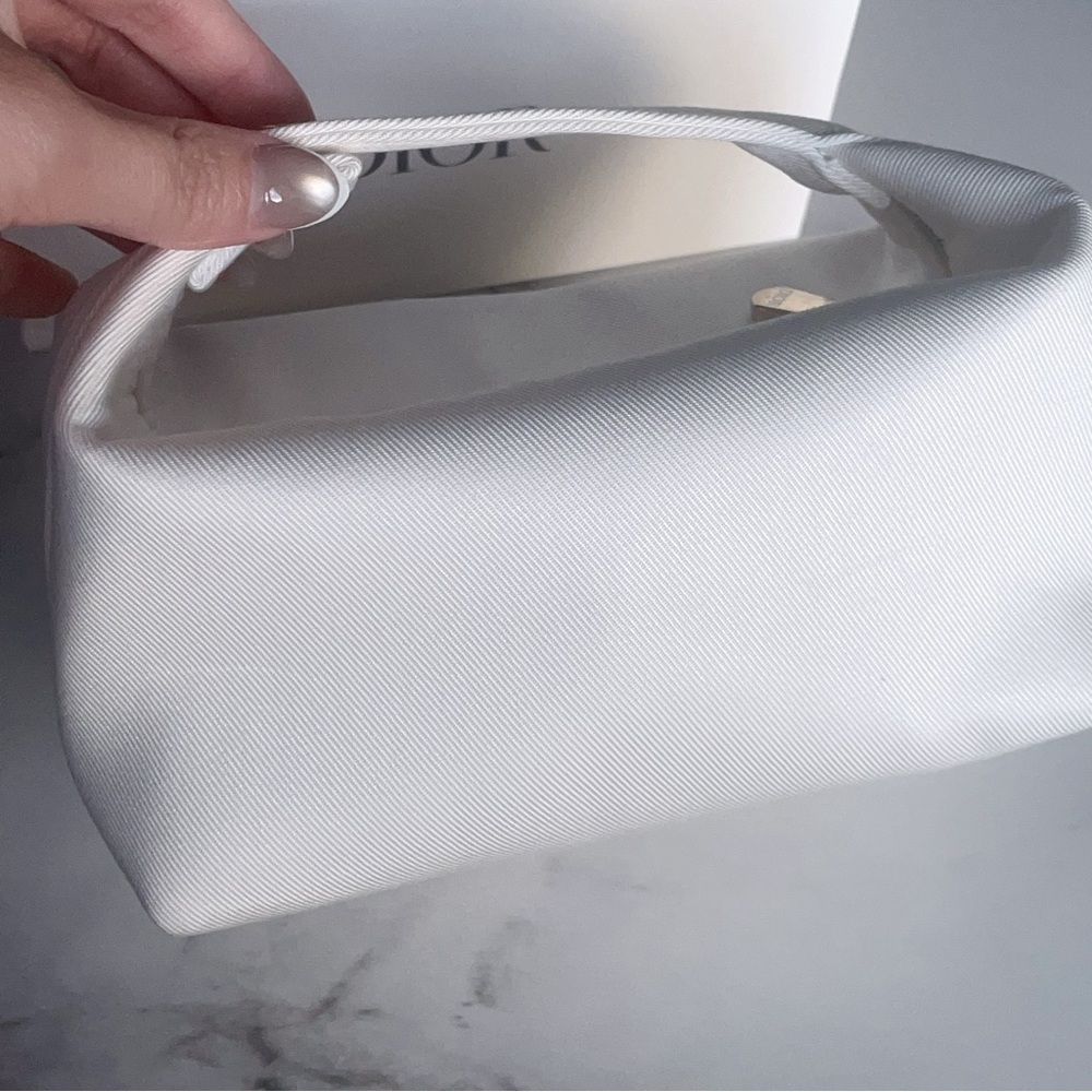 New! Dior White Cosmetic Bag - Picture 5 of 7